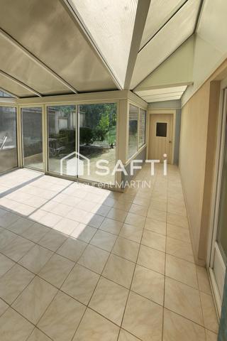 Maison de Centre Ville avec Garage et Jardin