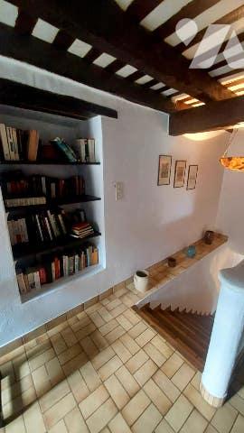 maison en pierres de caractère avec deux logements t3 et garage sur jardin clos