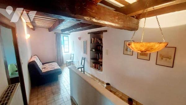 maison en pierres de caractère avec deux logements t3 et garage sur jardin clos