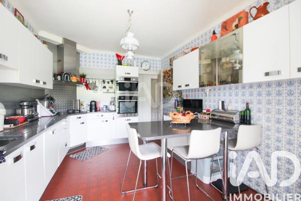 Maison à vendre 6 pièces 275 m² Saint-Affrique