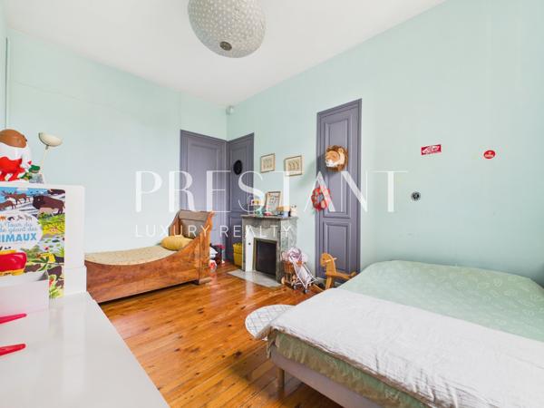 BORDEAUX PEY-BERLAND / SAINT-PAUL – Usage Mixte et Potentiel de Division – 3 chambres – 202m2, BORDEAUX