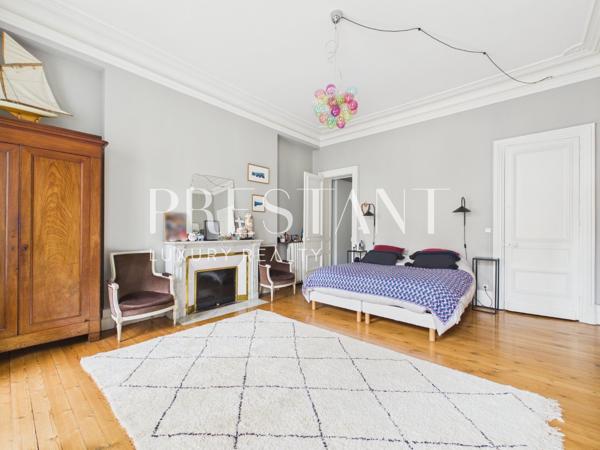 BORDEAUX PEY-BERLAND / SAINT-PAUL – Usage Mixte et Potentiel de Division – 3 chambres – 202m2, BORDEAUX