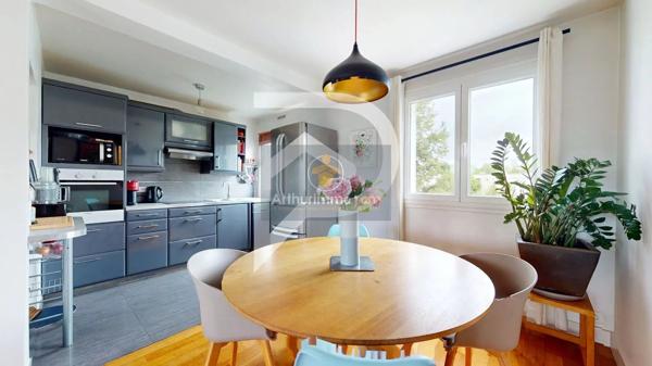 Vente                                                      Appartement
                        
                     4 pièces                      74 m2                     à Marly-le-Roi