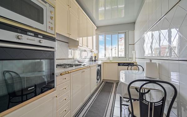 Appartement à vendre    4 pièces • 105 m2 Paris 11