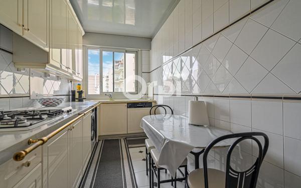 Appartement à vendre    4 pièces • 105 m2 Paris 11