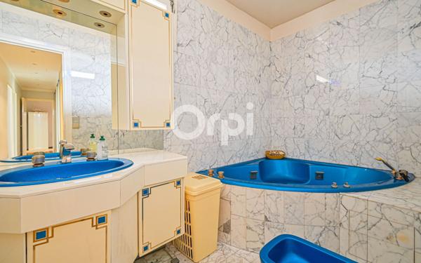 Appartement à vendre    4 pièces • 105 m2 Paris 11