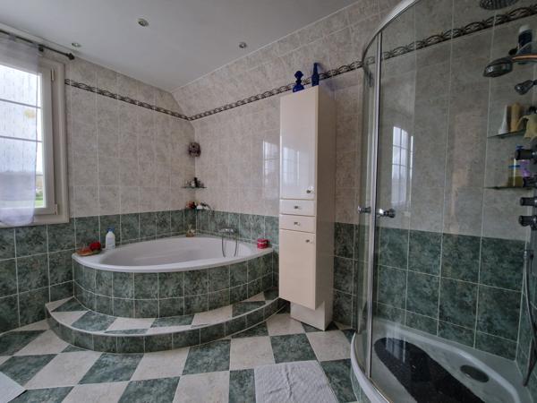 MAISON TRADITIONNELLE DE 215 m² AVEC SOUS-SOL TOTAL