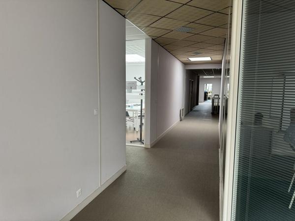 JOUE-LES-TOURS GUTENBERG BUREAUX A LOUER DE 2 113 M² ET 76 PARKINGS DIVISION A ETUDIER
