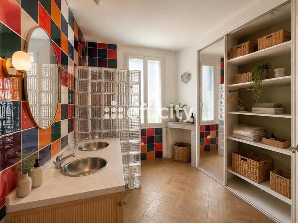 Maison
         3 pièces
        - 51 m² 335 000 € *
