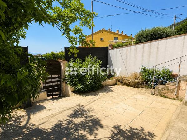 Maison
         3 pièces
        - 51 m² 335 000 € *