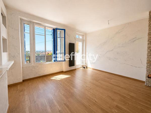 Maison
         3 pièces
        - 51 m² 335 000 € *