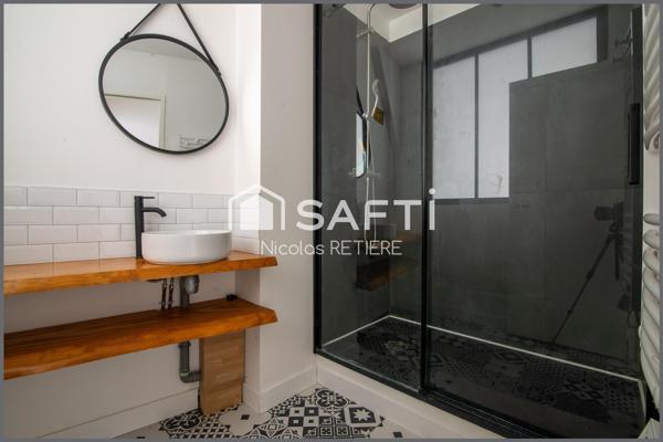 Ile Feydeau - 2 pièces de 44 m2, chambre bonnes 9m2, grenier et cave