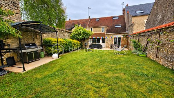Idéalement située à proximité de la N20, direction Paris, et de la gare TER desservant Paris et Orléans.
Laissez-vous séduire par cette belle maison familiale située à Angerville, rénovée récemment avec soin, offrant de beaux volumes, de belles prestations et un cadre de vie agréable.
Dès votre arrivée, vous découvrirez un spacieux salon agrémenté d'une magnifique cheminée, véritable pièce maîtresse de cet espace de vie, apportant charme, chaleur et convivialité. Une belle cuisine aménagée et entièrement équipée, à la fois fonctionnelle et accueillante, complète cet espace.
Le rez-de-chaussée dispose également d'une salle d'eau, d'une buanderie ainsi que d'un garage attenant à la maison, offrant un confort appréciable au quotidien.
À l'étage, l'espace nuit vous séduira par ses trois grandes chambres aux volumes généreux, chacune équipée de placards intégrés, alliant confort et praticité. Une salle de bains complète ce niveau.
Au dernier étage, vous découvrirez une quatrième chambre spacieuse, également dotée de rangements intégrés, idéale pour accueillir famille et amis ou aménager un espace selon vos envies.
Un véritable atout pour les amateurs de vin : une superbe cave à vin aménagée, apportant une touche de caractère et d'authenticité à cette propriété.
Autre point fort de cette maison : sa dépendance isolée, disposant d'une mezzanine offrant la possibilité de créer une pièce supplémentaire ainsi que d'une salle d'eau. Un espace aux multiples possibilités, idéal pour recevoir vos proches, aménager un bureau indépendant ou concrétiser vos projets.
Côté extérieur, profitez d'un magnifique jardin entièrement clos et sans vis-à-vis, aménagé où tout a été pensé pour votre confort. Équipé d'un système d'arrosage automatique et d'un robot tondeuse, il vous permettra de profiter pleinement de votre extérieur tout en limitant son entretien. Un espace barbecue avec abri vient compléter cet ensemble, idéal pour partager d'agréables moments en famille ou entre amis.
Côté prestations, la maison bénéficie d'une rénovation récente ainsi que de menuiseries en PVC double vitrage et d'un raccordement au tout-à-l'égout, assurant un confort appréciable au quotidien.
Une maison pleine de charme, récemment rénovée, alliant espace, confort et tranquillité. Un bien aux nombreux atouts, idéal pour une famille souhaitant s'installer dans un environnement agréable.