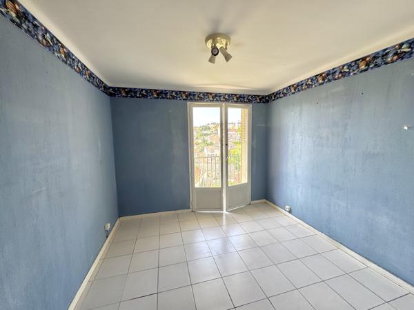 Marseille (13006) Appartement T3/T4 à rénover