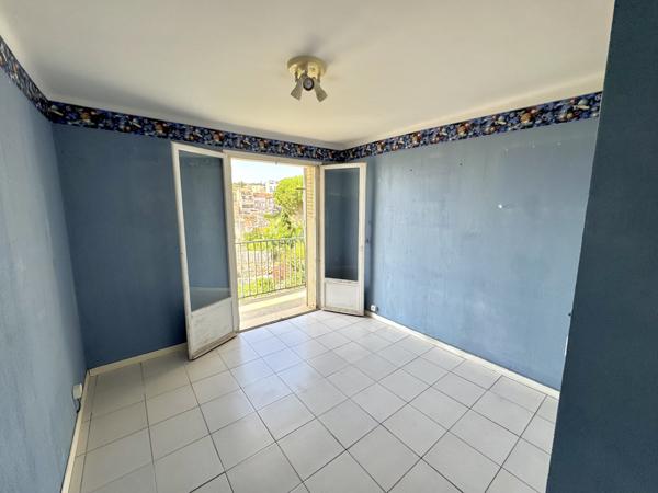 Marseille (13006) Appartement T3/T4 à rénover