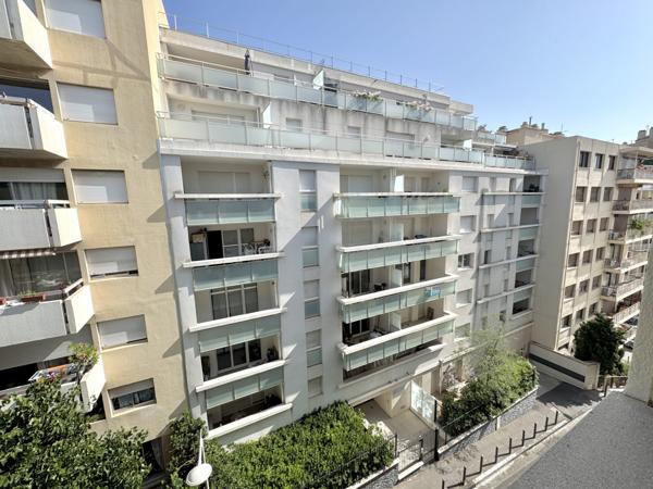 Marseille (13006) Appartement T3/T4 à rénover