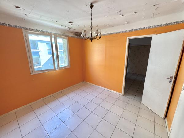 Marseille (13006) Appartement T3/T4 à rénover