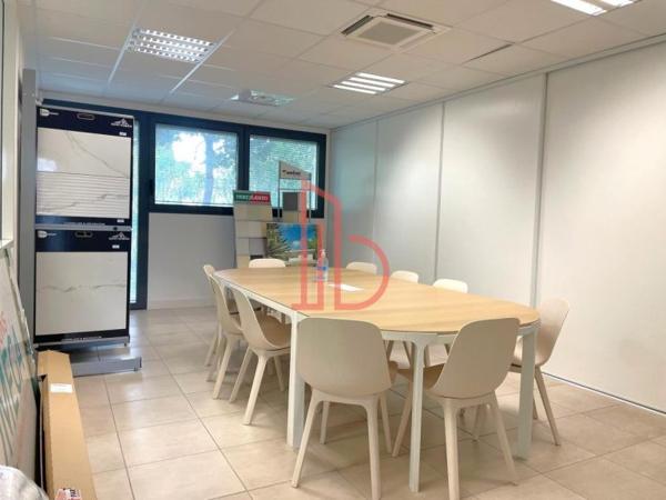 Bureau de 430 m² à louer à Bordeaux Lac - Bruges