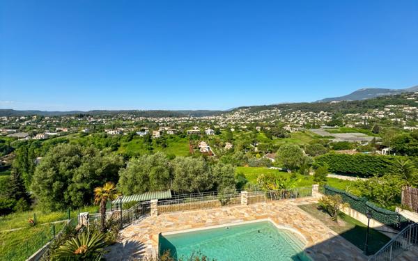 Maison à vendre    5 pièces •  Saint-Paul-de-Vence