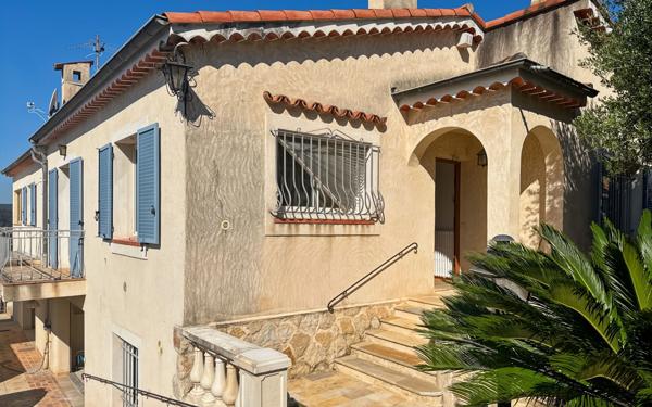 Maison à vendre    5 pièces •  Saint-Paul-de-Vence