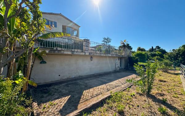 Maison à vendre    5 pièces •  Saint-Paul-de-Vence