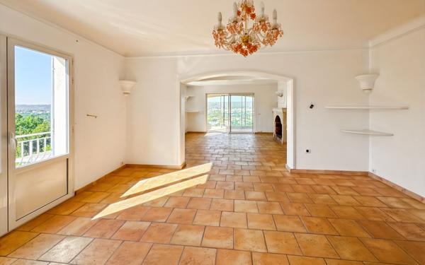 Maison à vendre    5 pièces •  Saint-Paul-de-Vence