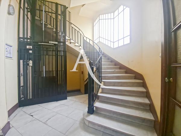 Appartement Cannes 2 pièces 52.11 m² _ A deux pas de la rue d'Antibes _ Style bourgeois _ Ascenseur