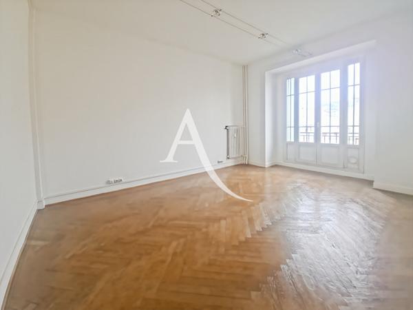 Appartement Cannes 2 pièces 52.11 m² _ A deux pas de la rue d'Antibes _ Style bourgeois _ Ascenseur