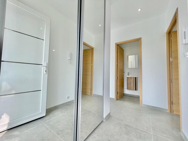 ST RAPHAEL (BOULOURIS) DERNIER ETAGE T3 80m² ROOFTOP 100m² - 600M DE LA MER