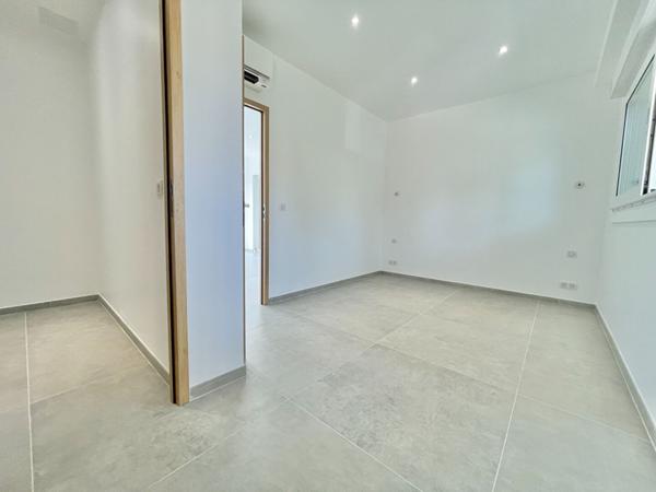 ST RAPHAEL (BOULOURIS) DERNIER ETAGE T3 80m² ROOFTOP 100m² - 600M DE LA MER