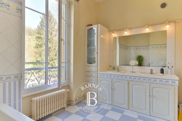 Chessy, Propriété 7 Chambres -  348 m² à vendre