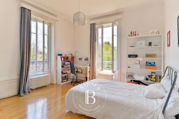 Chessy, Propriété 7 Chambres -  348 m² à vendre