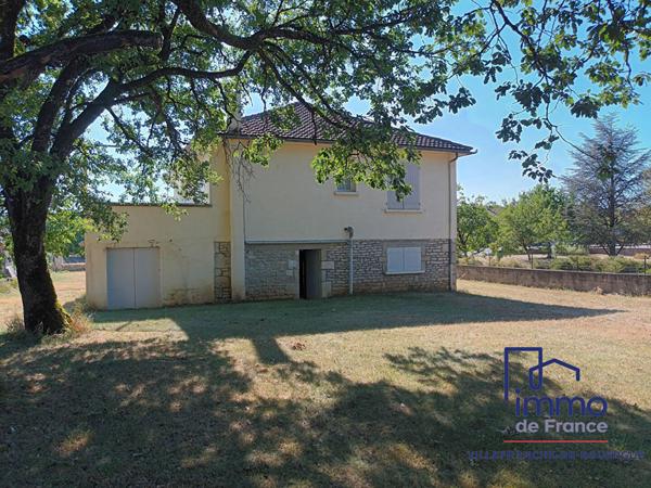 Villeneuve, maison 3 chambres sur 977 m² de terrain proche de toutes commodités à pied