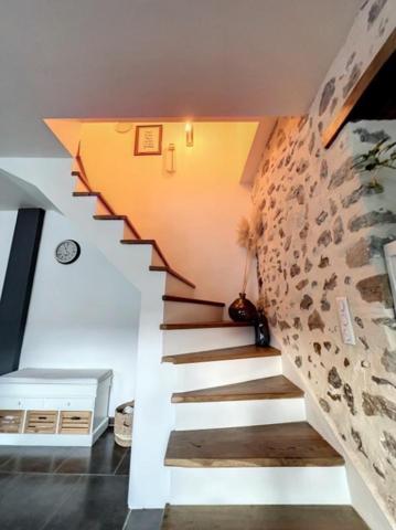 Vaste maison en pierre restaurée en centre ville