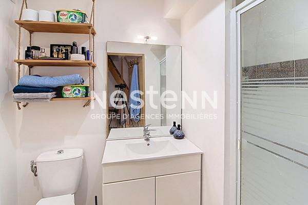 A VENDRE ! Un immeuble rénové de 122 m² avec trois appartements