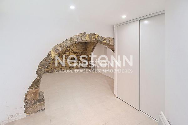 A VENDRE ! Un immeuble rénové de 122 m² avec trois appartements