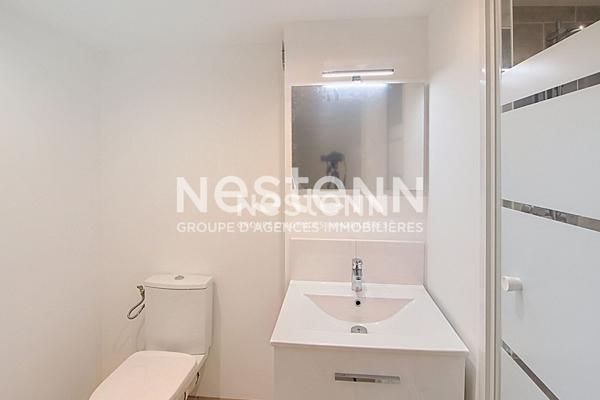 A VENDRE ! Un immeuble rénové de 122 m² avec trois appartements