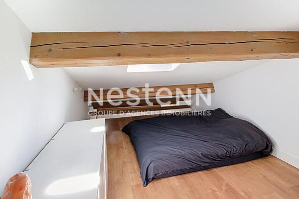 A VENDRE ! Un immeuble rénové de 122 m² avec trois appartements