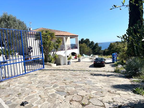 Villa Hyeres 6 pièce(s) 180 m2