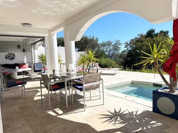 Villa Hyeres 6 pièce(s) 180 m2