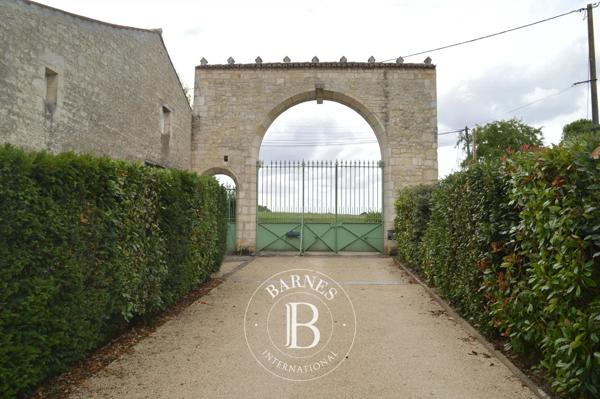 Fontenay-le-Comte, Manoir 7 Chambres -  363 m² à vendre