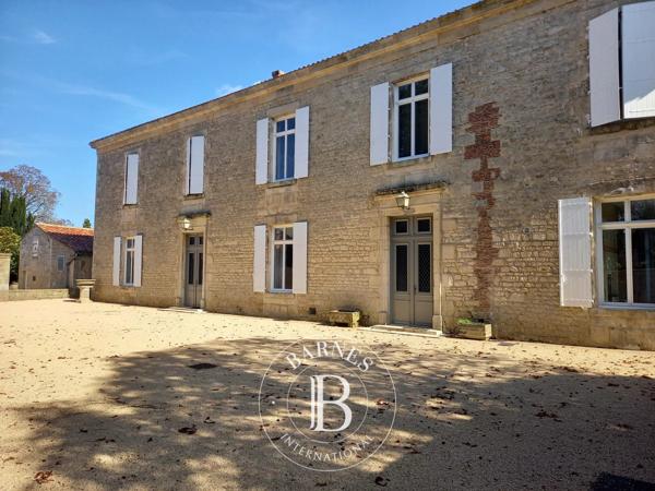 Fontenay-le-Comte, Manoir 7 Chambres -  363 m² à vendre