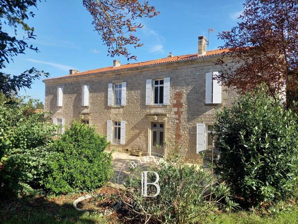 Fontenay-le-Comte, Manoir 7 Chambres -  363 m² à vendre