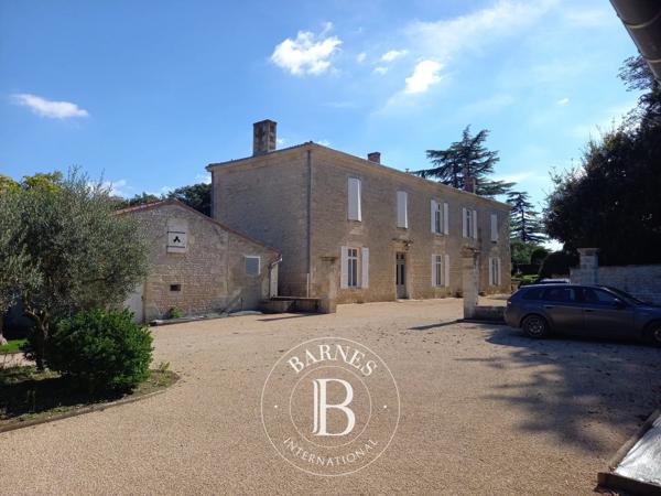Fontenay-le-Comte, Manoir 7 Chambres -  363 m² à vendre