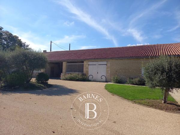 Fontenay-le-Comte, Manoir 7 Chambres -  363 m² à vendre