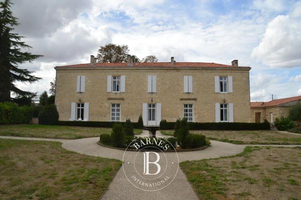 Fontenay-le-Comte, Manoir 7 Chambres -  363 m² à vendre