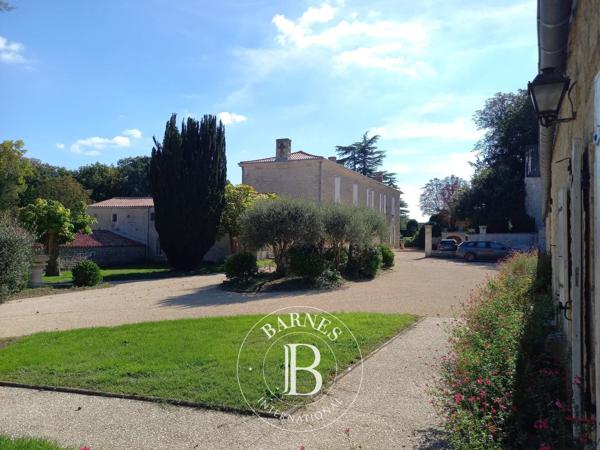 Fontenay-le-Comte, Manoir 7 Chambres -  363 m² à vendre