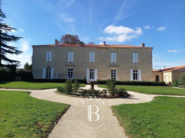 Fontenay-le-Comte, Manoir 7 Chambres -  363 m² à vendre