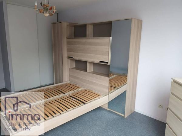 CALUIRE Saint Clair Limite VILLEURBANNEF2 de 42,45 m² + Balcon. 7éme et dernier étage, ascenseur  vendu avec un parking s/sol.