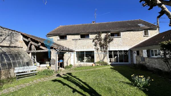 Maison
                                                                                                                                                                                                                                                                                                                        7 pièce(s)                                                                                                                                                                                                          4 chambre(s)                                                                                                                                                                                                          180  m²